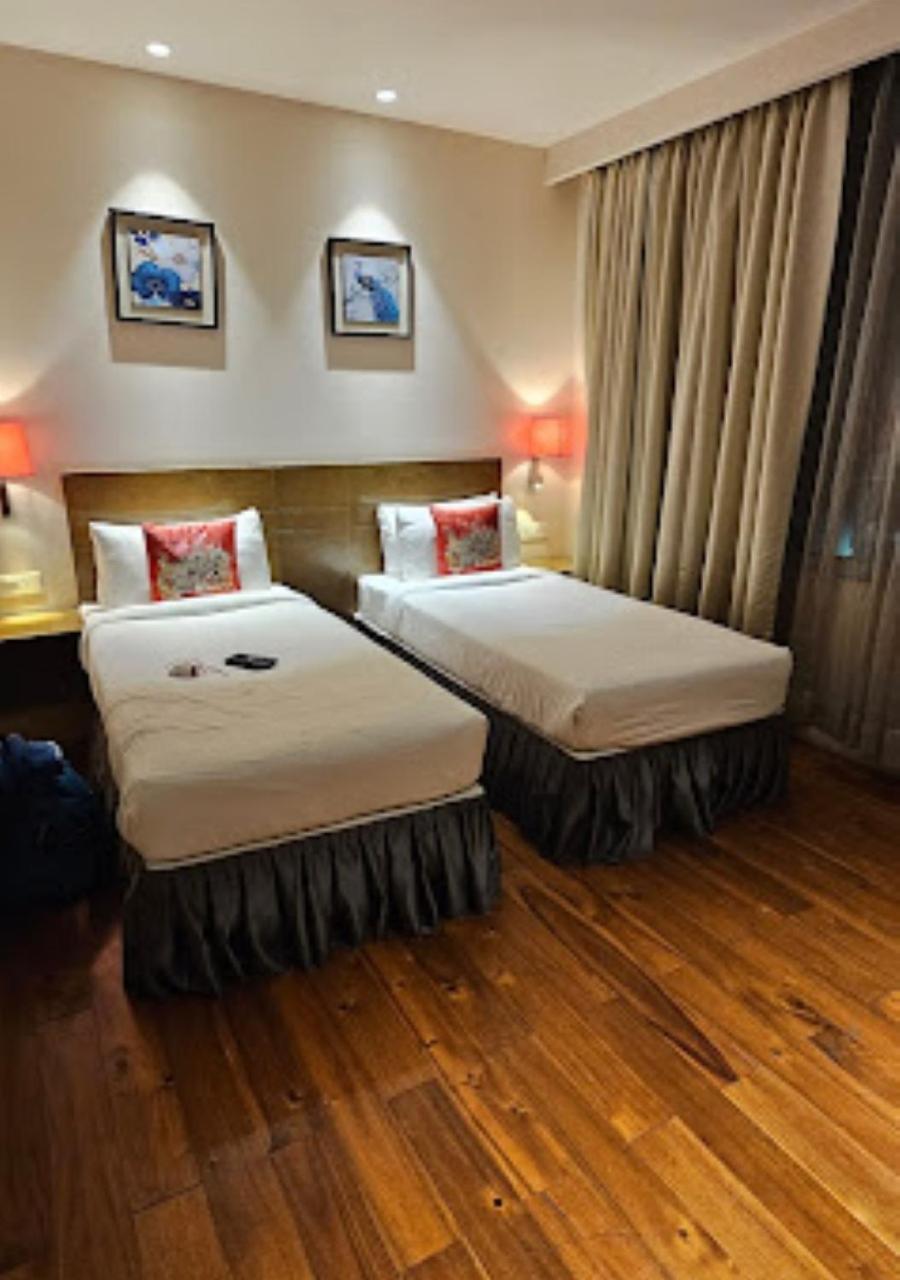 Hotel Le Lotus Grand Kakarmatha Bagian luar foto
