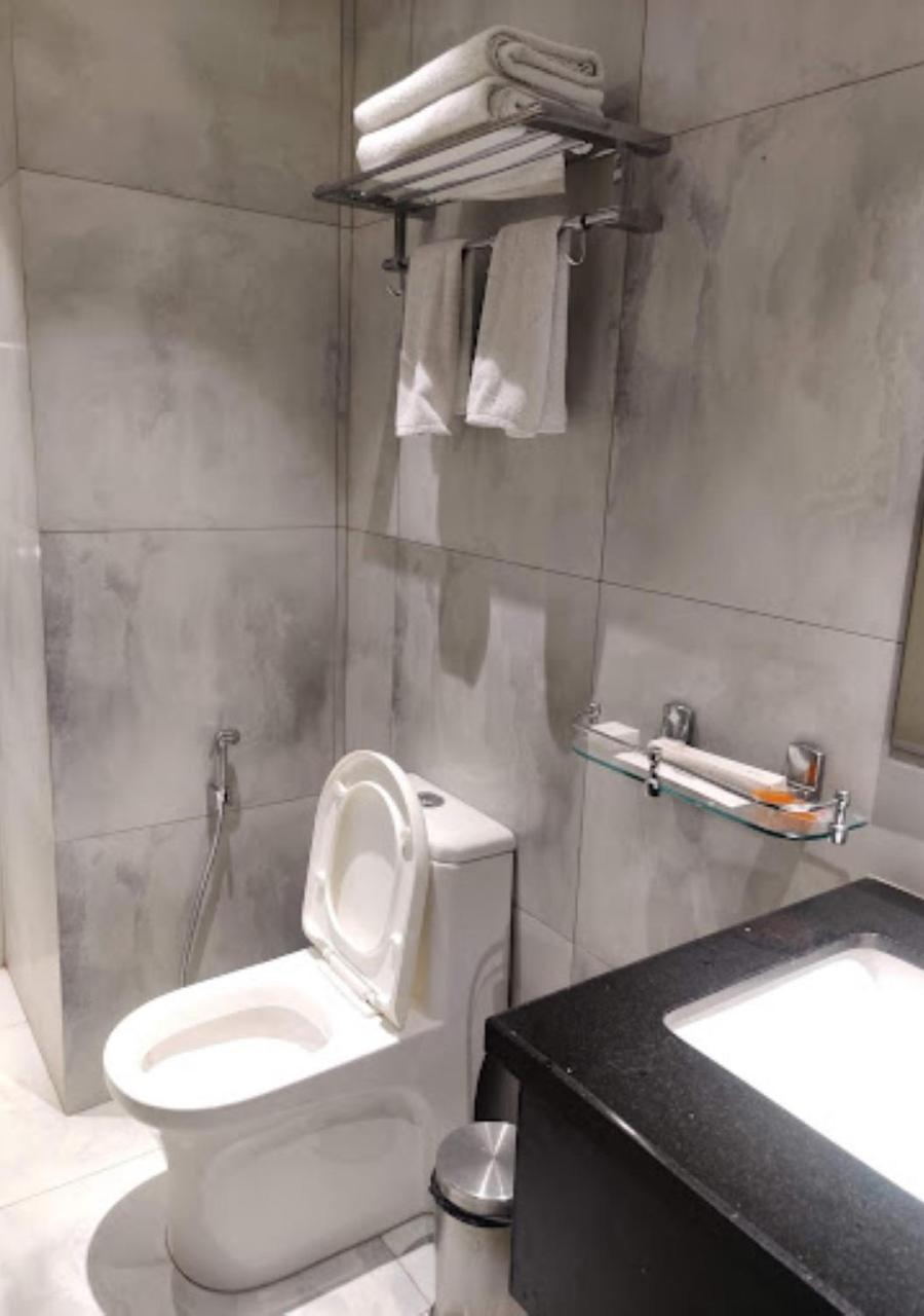 Hotel Le Lotus Grand Kakarmatha Bagian luar foto