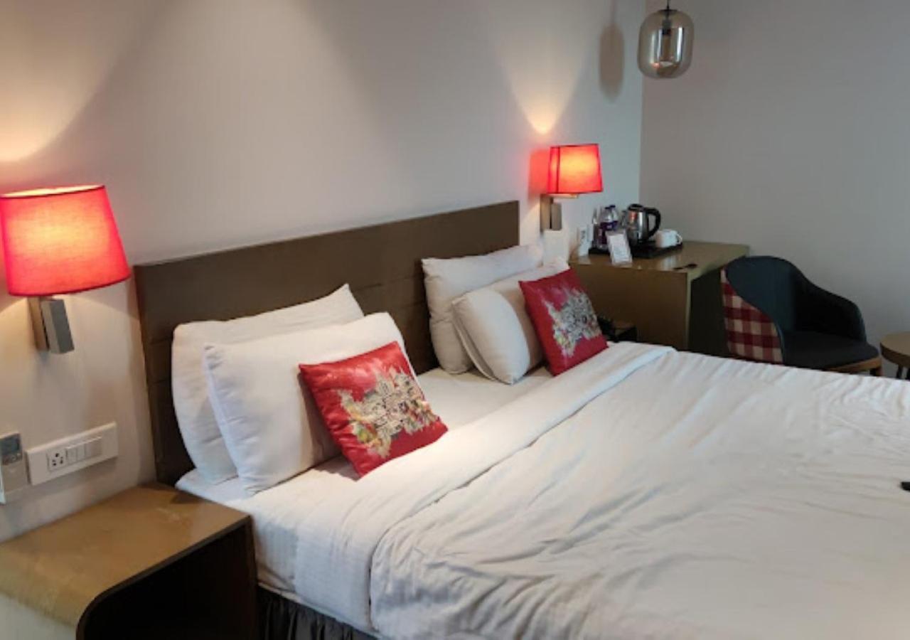 Hotel Le Lotus Grand Kakarmatha Bagian luar foto
