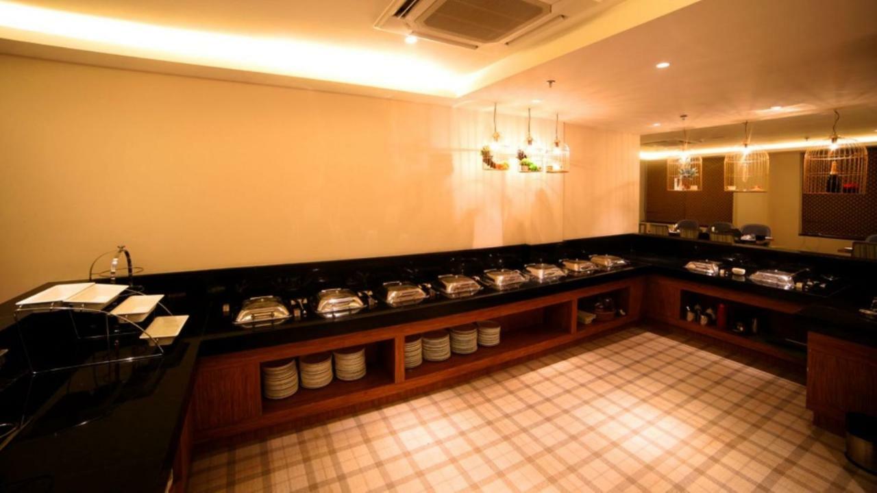 Hotel Le Lotus Grand Kakarmatha Bagian luar foto