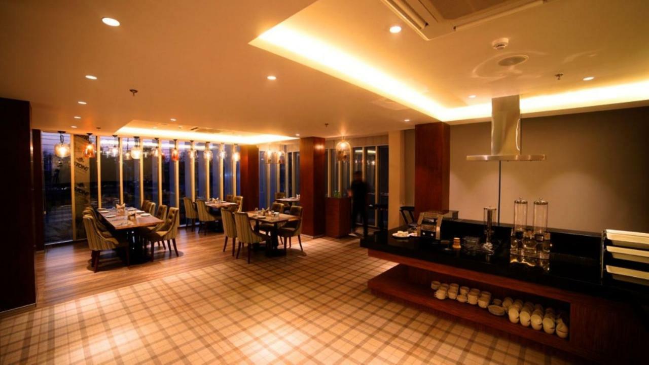 Hotel Le Lotus Grand Kakarmatha Bagian luar foto