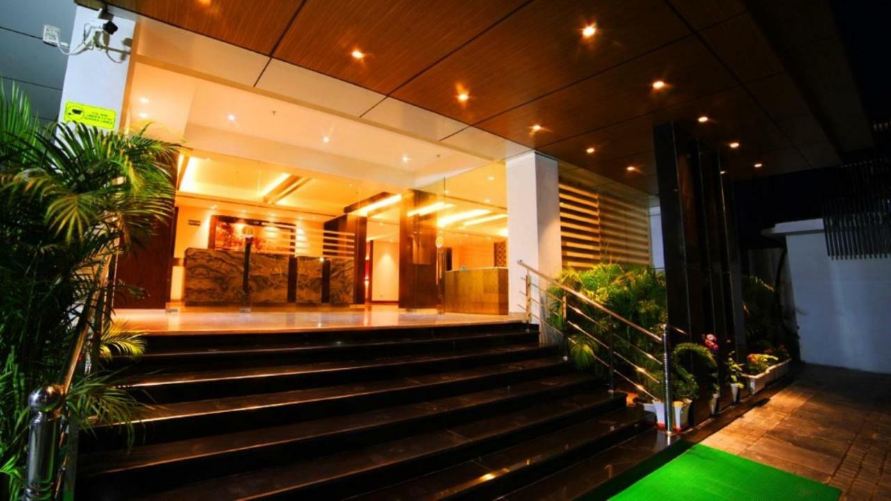 Hotel Le Lotus Grand Kakarmatha Bagian luar foto