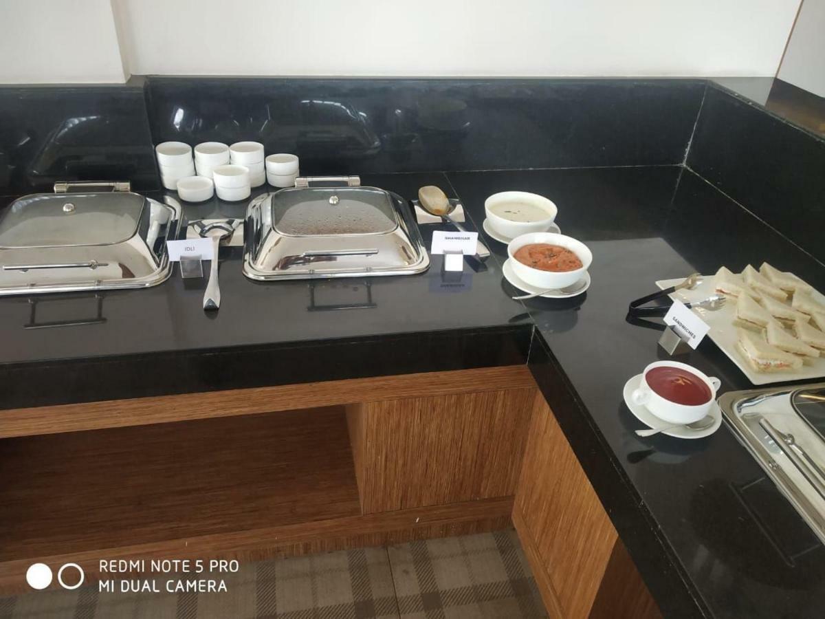 Hotel Le Lotus Grand Kakarmatha Bagian luar foto