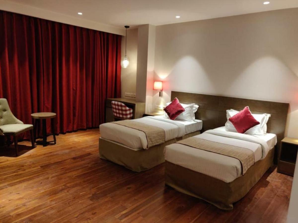 Hotel Le Lotus Grand Kakarmatha Bagian luar foto